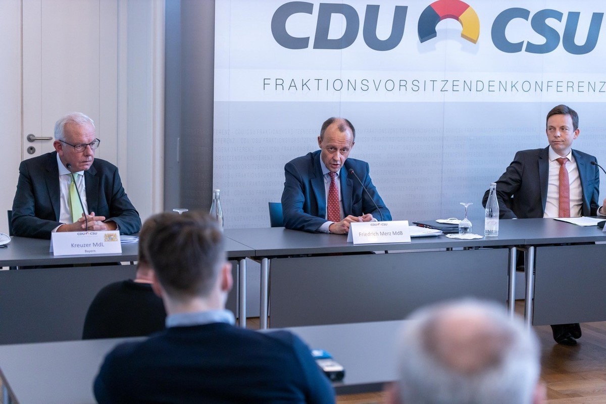 Pressekonferenz mit dem Vorsitzenden der CDU/CSU-Fraktionsvorsitzendenkonferenz Thomas Kreuzer, CDU-Chef Friedrich Merz und Saarlands Ministerprsident Tobias Hans 