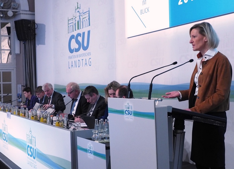 08.11.2016 - Bilder der Woche - Kreuth 2016 - Der vierte und letzte Tag der Klausur in Kreuth startet mit dem Bericht aus Brüssel von Dr. Angelika Niebler.