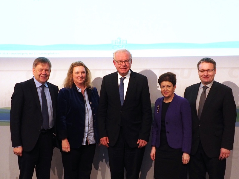 08.11.2016 - Bilder der Woche - Kreuth 2016 - Der wiedergewählte Geschäftsführende CSU-Fraktionsvorstand: Vorsitzender Thomas Kreuzer und seine Stellvertreter Karl Freller, Kerstin Schreyer-Stäblein, Gudrun Brendel-Fischer und Josef Zellmeier (von links).