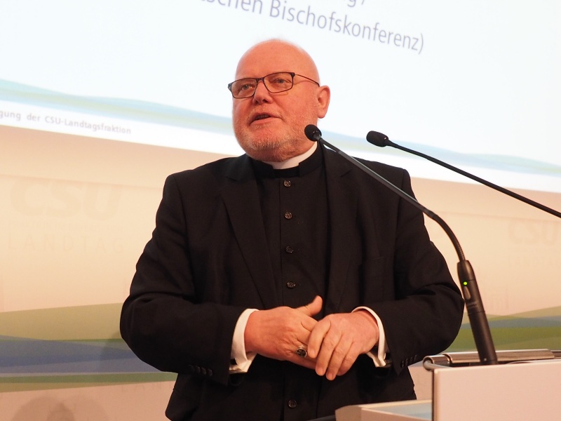 16.21.2016 - Bilder des Jahres 2016 - Auch mit S.E. Reinhard Kardinal Marx, Erzbischof von München und Freising, diskutierten die Abgeordneten bei der Winterklausur.
