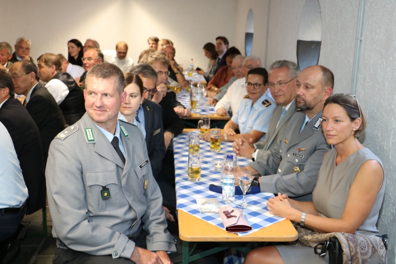 Zahlreiche Angehörige von Truppen- und Reservistenverbänden wie auch Staatsminister Joachim Herrmann nahmen am Sommerfest teil. (Foto: Silke Knopp | © CSU-Fraktion)