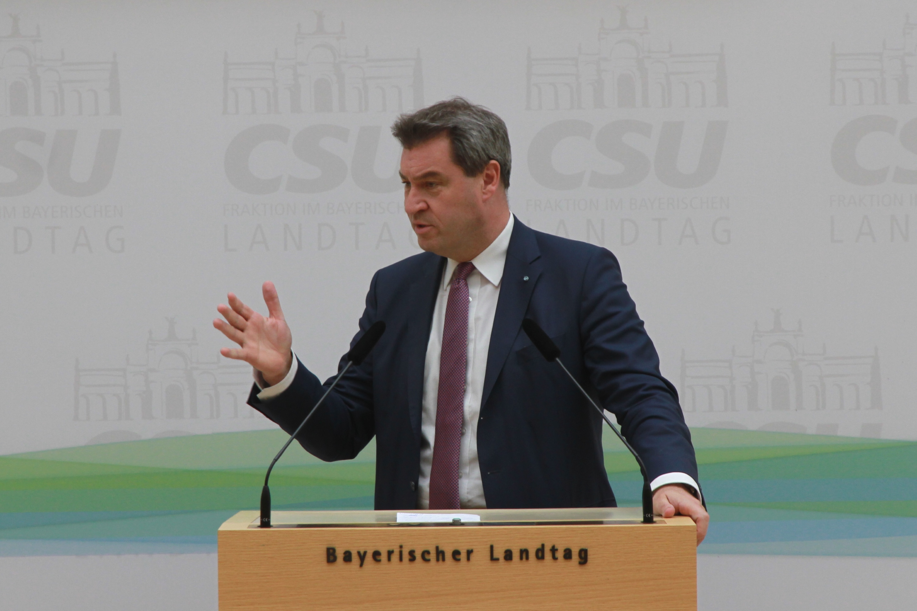 15.51.2018 - Empfang fr bayerische Soldaten und Reservisten 2018 - Die Festrede hielt Ministerpräsident Dr. Markus Söder. Neben Anekdoten aus seiner Grundwehrdienstzeit bekräftigte er, dass die bayerische Staatsregierung weiterhin hinter den Streitkräften stehe: "Wir stehen klar zu unserer Bundeswehr - sie ist Garant für Frieden und Freiheit für unser Land. Für ihre harte und oft gefährliche Arbeit im Dienste Deutschlands gebührt ihnen unser höchster Respekt und Anerkennung." (Foto: CSU-Fraktion)