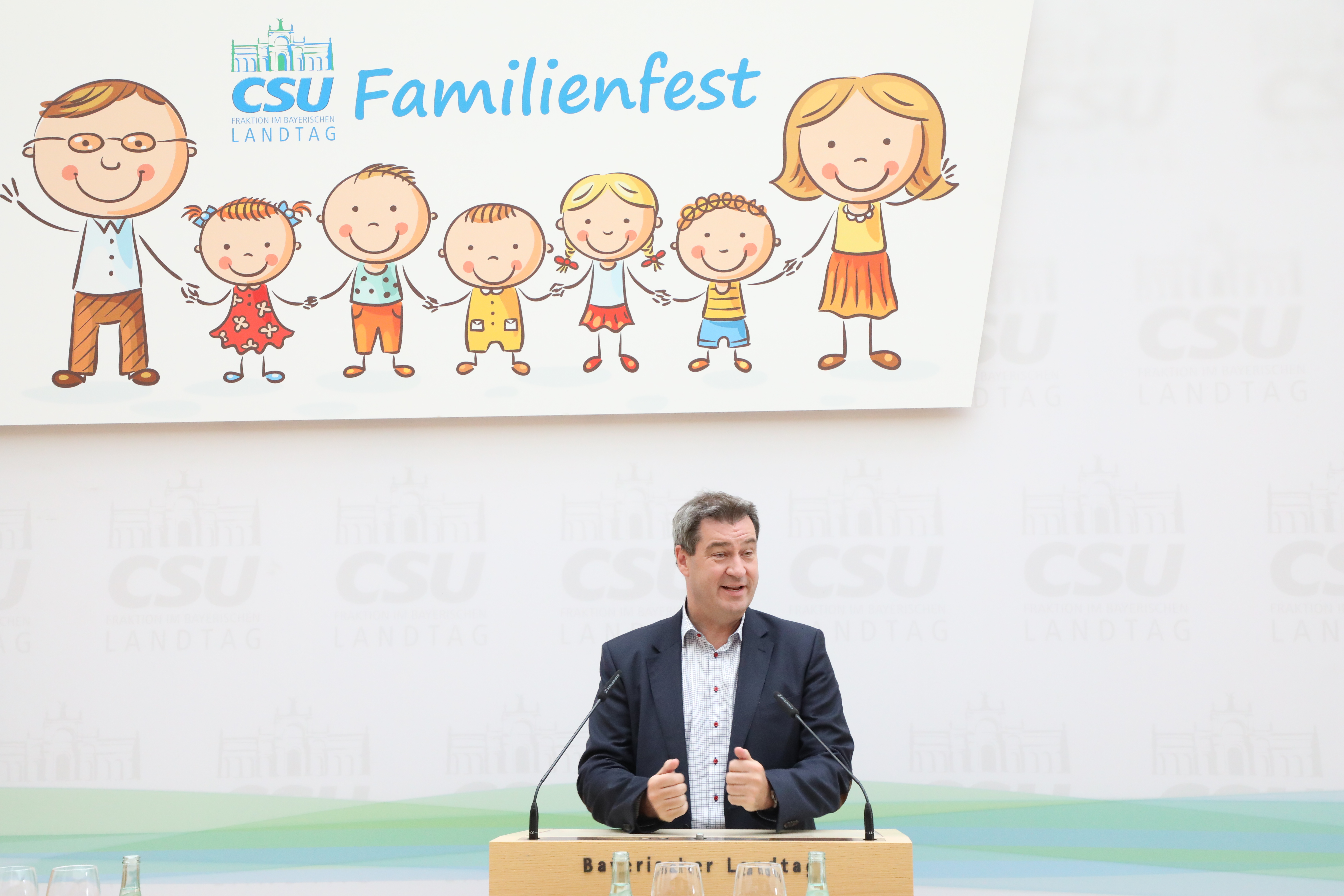 16.61.2018 - Familienfest 2018 - In seinem Grußwort betont Ministerpräsident Dr. Markus Söder: "Familien sind uns wichtig! Wir unterstützen sie tatkräftig in allen Lebenslagen." (Foto: CSU-Fraktion)
