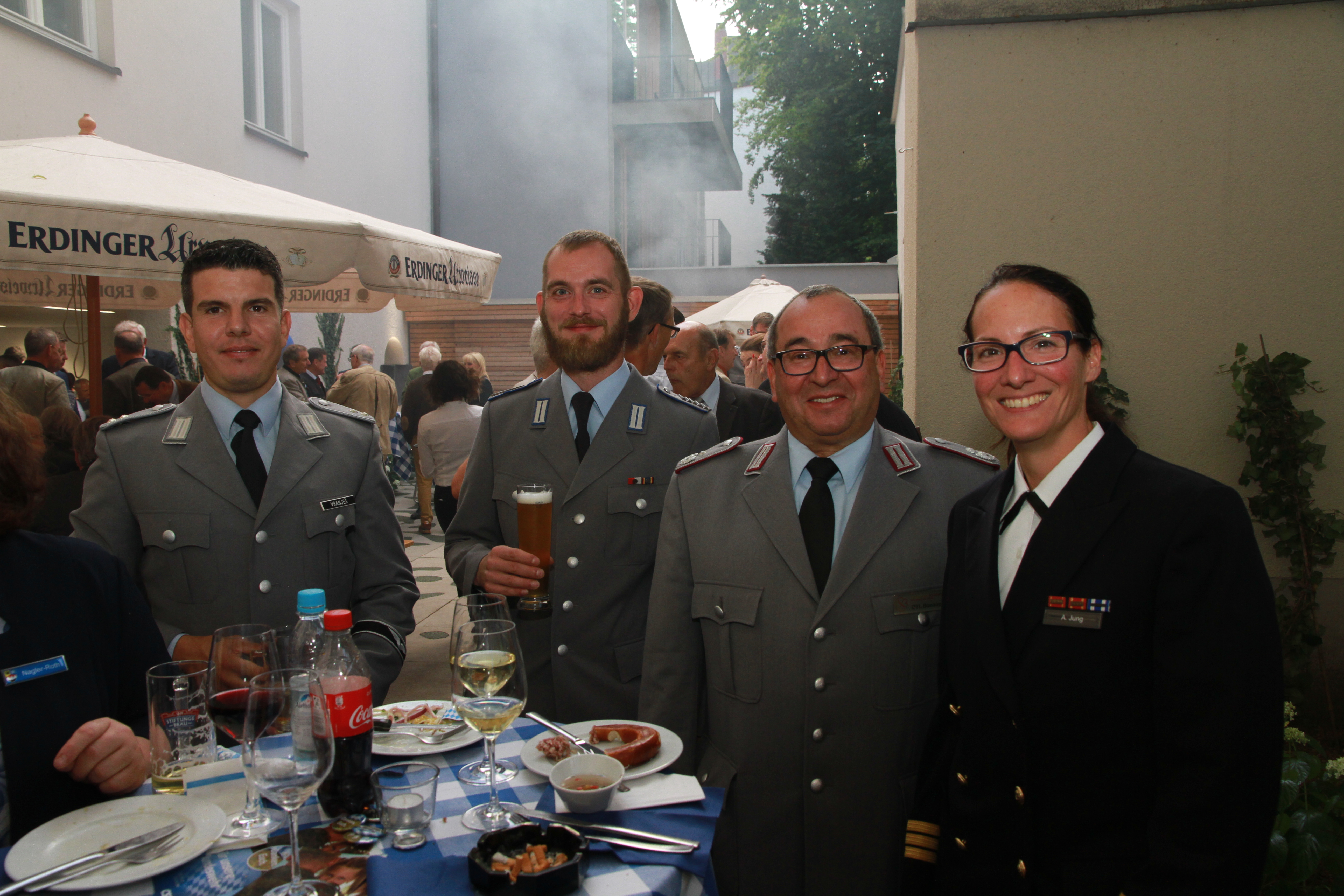 Gerne gesehene Gäste: Aktive Vertreter der Streitkräfte aus verschiedenen Truppengattungen und mit unterschiedlichen Dienstgraden. (Foto: CSU-Fraktion)