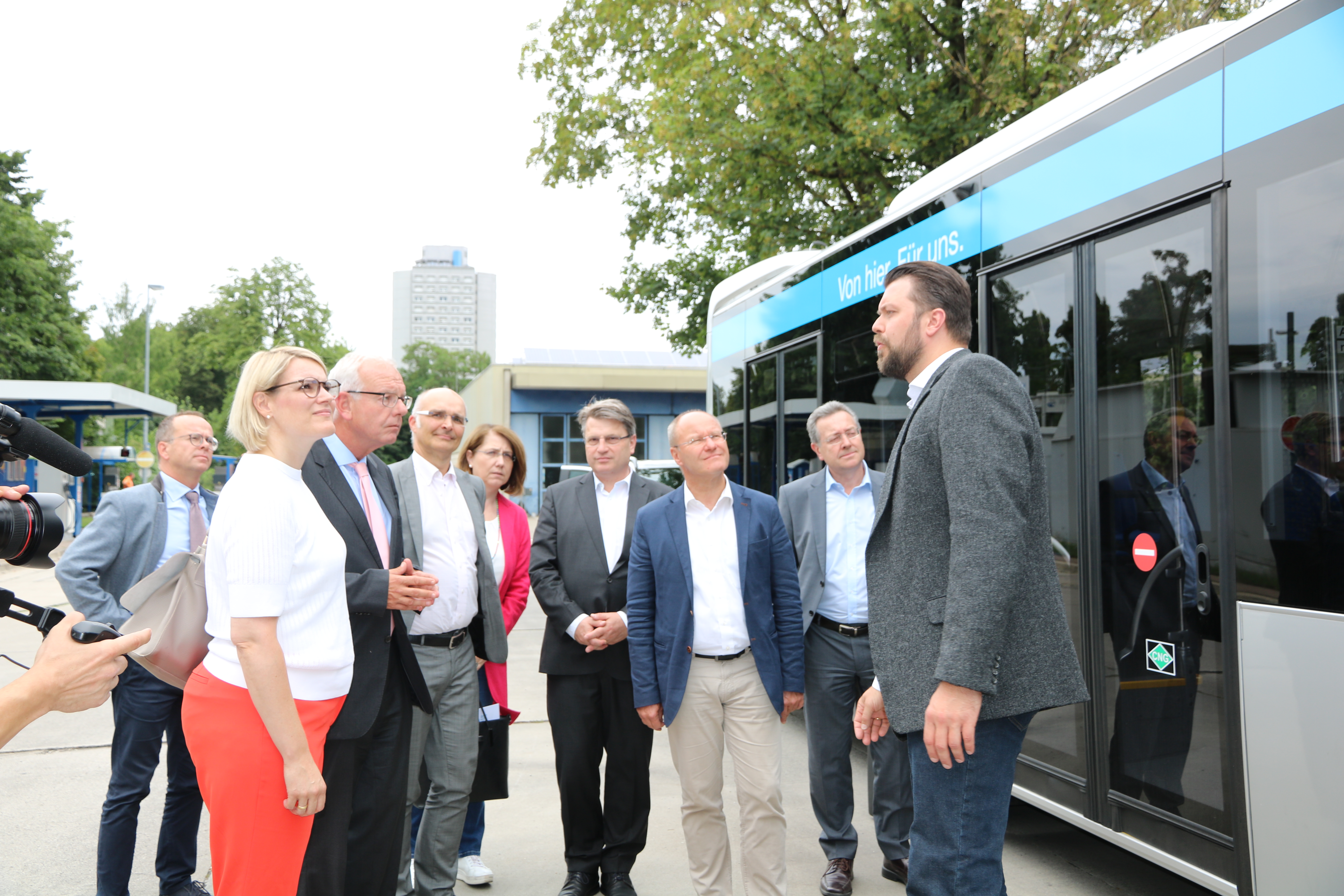 Die Stadtwerke Augsburg sind der einzige Verkehrsbetrieb in Deutschland mit 100% Biogas-Bussen. Dadurch fährt die Flotte komplett CO2-neutral.