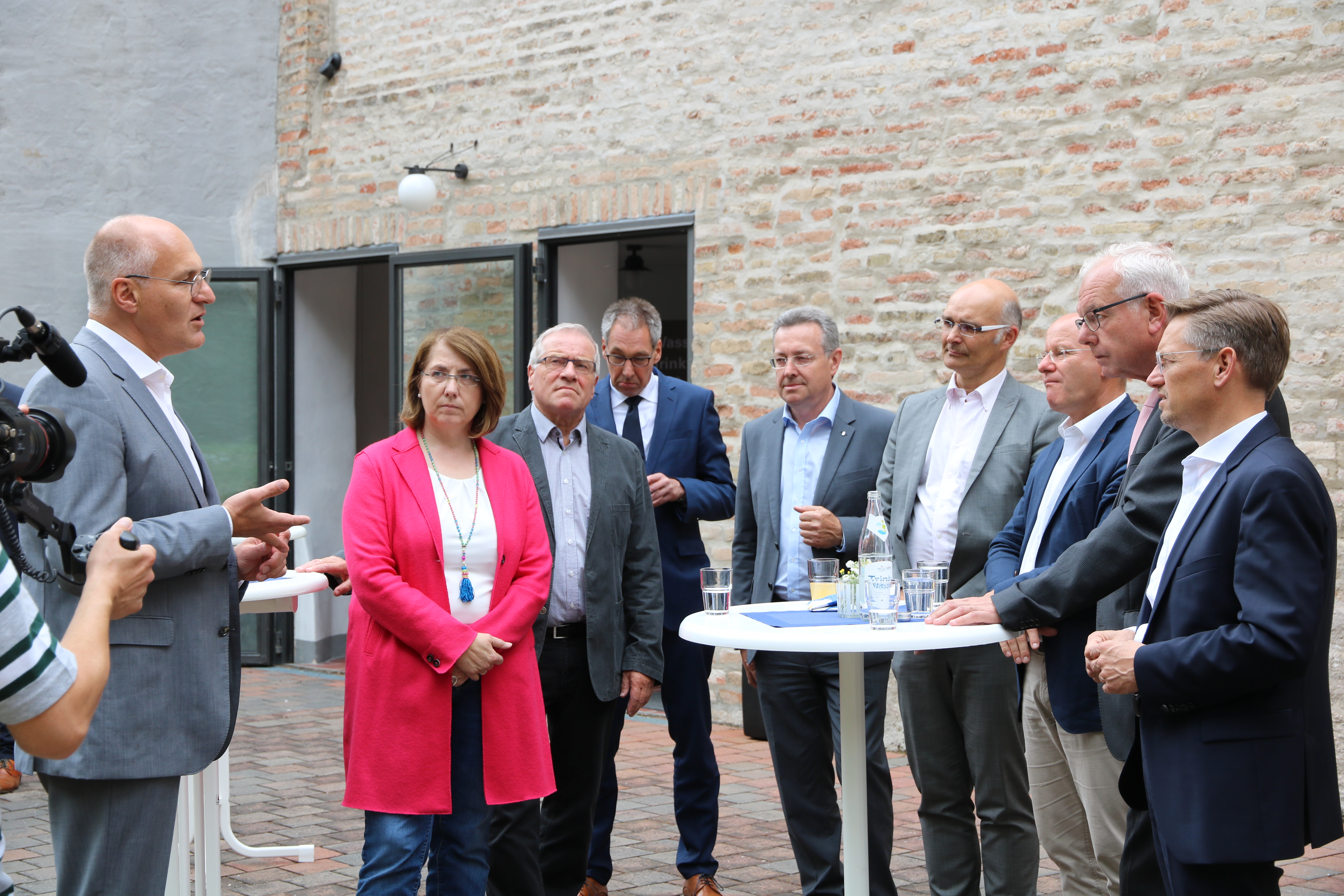 v.l.: Augsburgs Oberbürgermeister Dr. Kurt Gribl begrüßte die Abgeordneten und freute sich über Ernennung zum Unesco-Weltkulturerbe