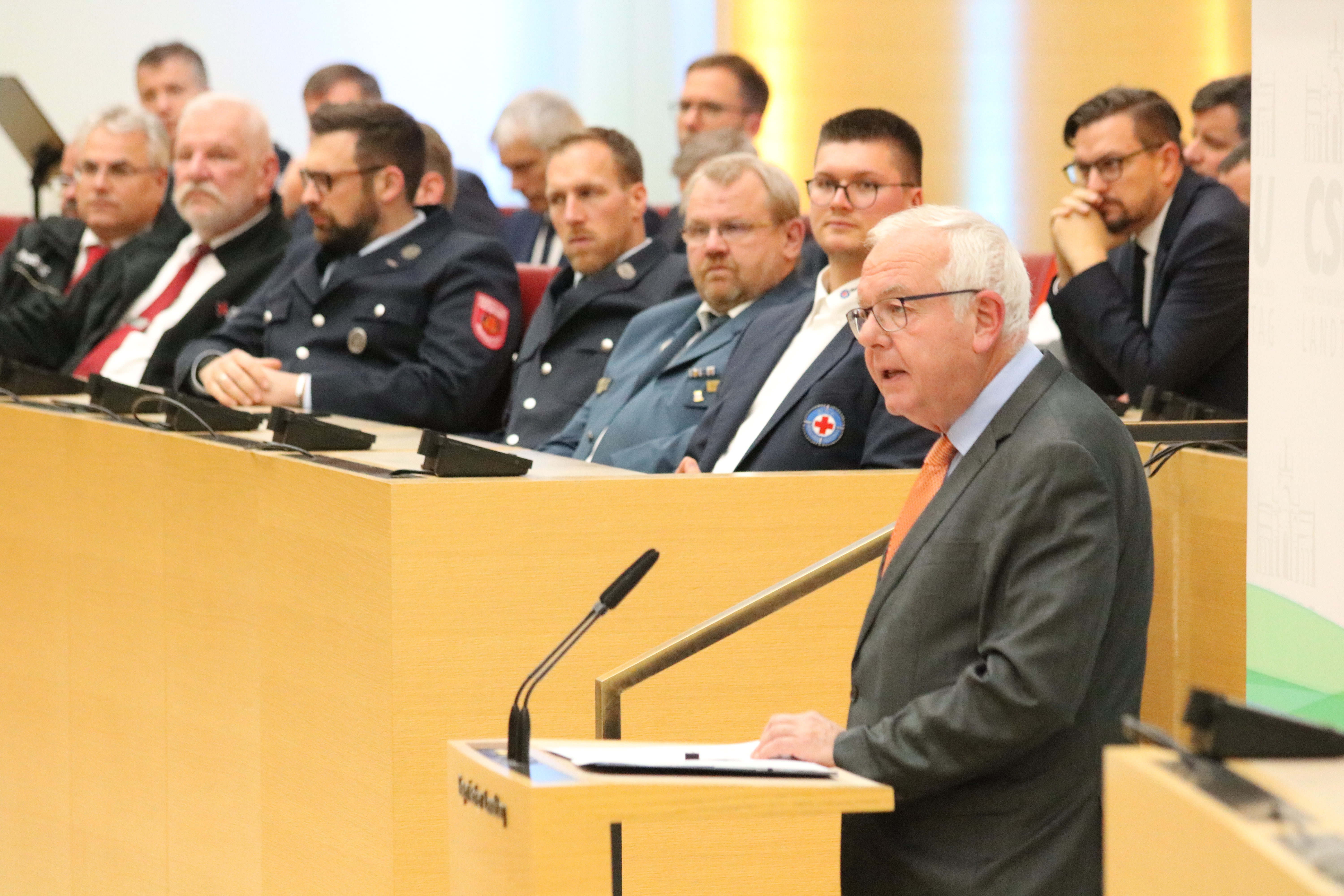 Fraktionsvorsitzender Thomas Kreuzer drückte in seiner Begrüßung seine Wertschätzung aus: In Bayern zu leben bedeute, sicherer zu leben. (Foto: CSU-Fraktion)