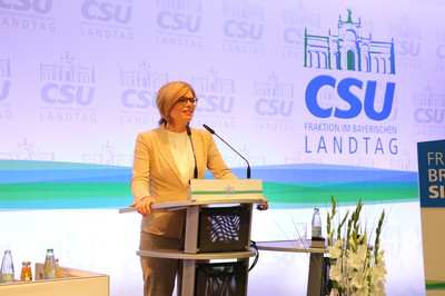Julia Klöckner, Vorsitzende der CDU-Fraktion im Landtag Rheinland-Pfalz und Stellvertretende Bundesvorsitzende der CDU - spricht zum Thema "Die Union als Garant für Stabilität und Sicherheit in Deutschland."