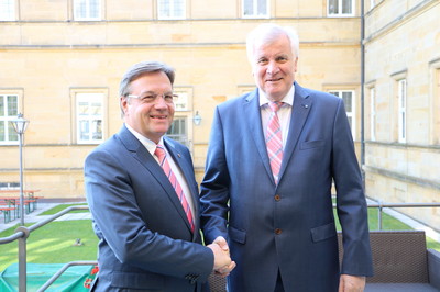 Tirols Landeshauptmann Günther Platter mit Ministerpräsident Horst Seehofer.