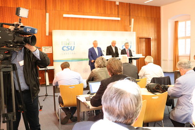 Pressekonferenz mit Staatsminister Joachim Herrmann, Fraktionschef Thomas Kreuzer und Bundesminister Dr. Thomas de Maizière.