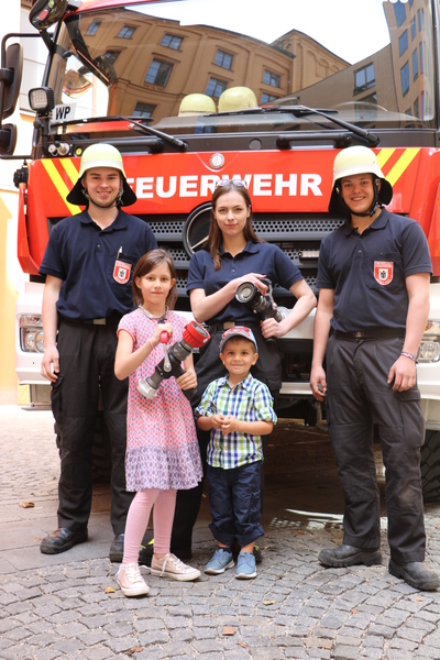 Auch für die Kinder der Gäste war gesorgt: Im Innenhof des Bayerischen Landtags konnten sie Einsatzfahrzeuge von Polizei, Feuerwehr und Rettungsdienst entdecken. | © CSU-Fraktion