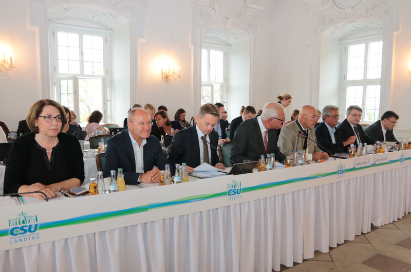Zur Sitzung des Fraktionsvorstands zu Gast: Wolfram Hatz und Bertram Brossardt (Präsident und Hauptgeschäftsführer der Vereinigung der bayerischen Wirtschaft). Foto: CSU-Fraktion
