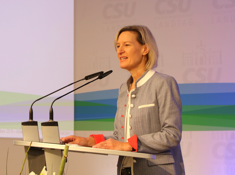 MdEP Prof. Dr. Angelika Niebler, Vorsitzende der CSU-Europagruppe im Europäischen Parlament bei ihrem Bericht aus Brüssel. (Foto: CSU-Fraktion)