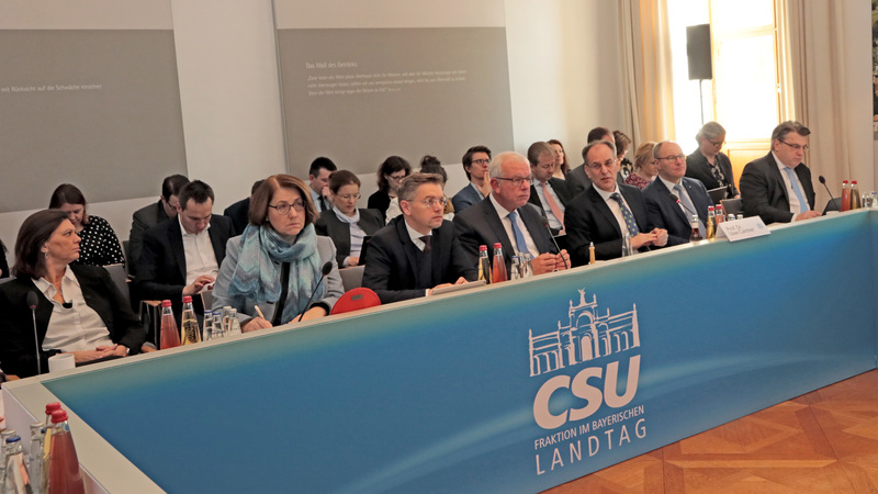 Prof. Dr. Uwe Cantner zu Gast bei der Klausur des Fraktionsvorstands in Kloster Seeon. Foto: CSU-Fraktion