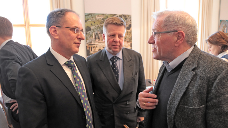 MdL Johannes Hintersberger (re.) und MdL Robert Brannekämpfer (Mitte) mit Prof. Dr. Uwe Cantner. Foto: CSU-Fraktion