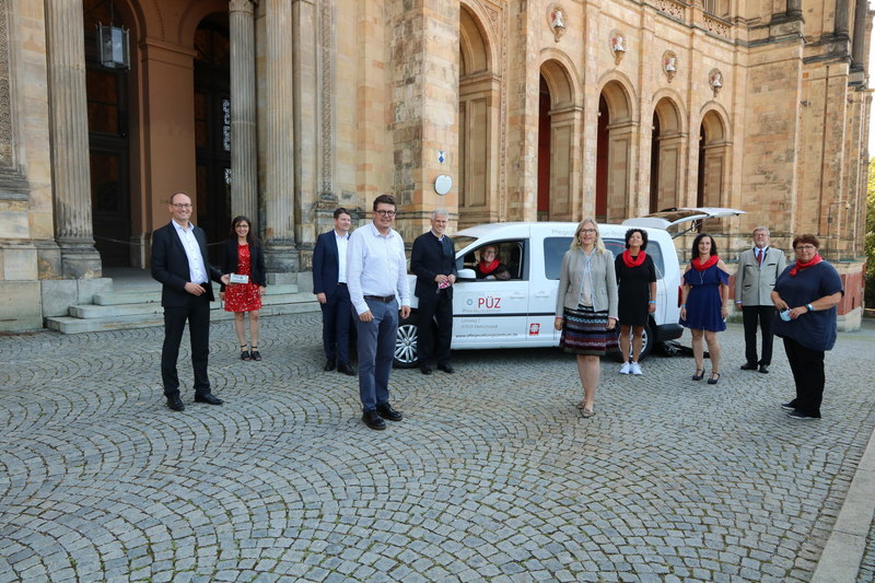 Der AK Gesundheit und Pflege am Rande der Klausurtagung bei der Übergabe eines neuen Pflegemobils an die Caritas Rhön-Grabfeld. Foto: CSU-Fraktion