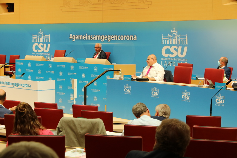 "Unsere Zukunftsaufgaben sind klar", erklärte Peter Altmaier vor der CSU-Fraktion. "Digitalisierung, alternative Antriebsenergien und Klimaschutz sind nur einige Beispiele." Foto: CSU-Fraktion