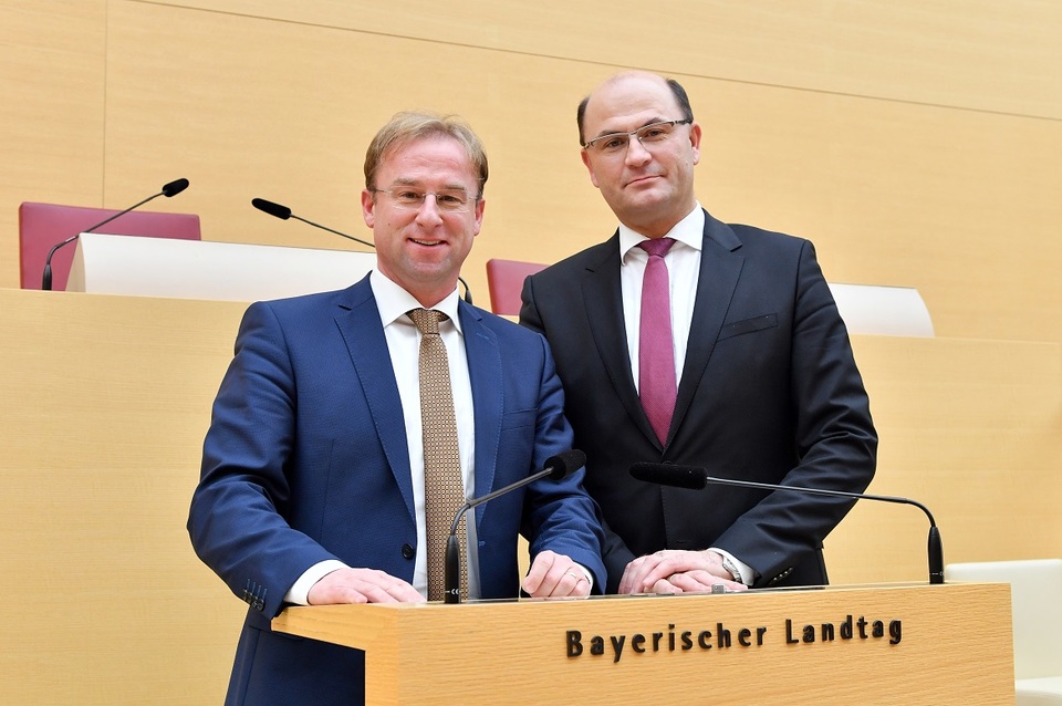 Arbeitskreisvorsitzender Wolfgang Fackler mit Staatsminister Albert Füracker (Foto: Rolf Poss)