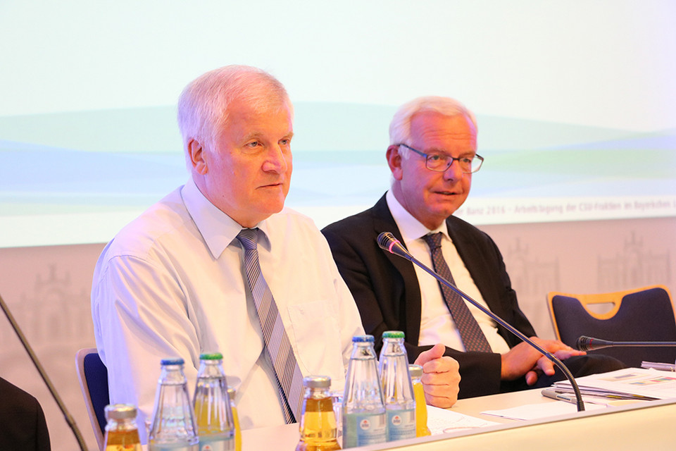 Ministerprsident Horst Seehofer bei seiner Grundsatzrede vor der Gesamtfraktion.
