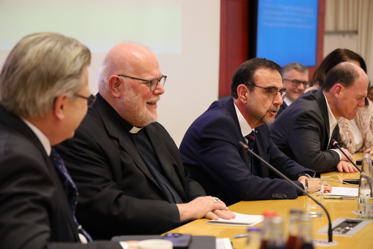 Fraktionssitzung: Winfried Bausback, Reinhard Kardinal Marx, Klaus Holetschek und Michael Hofmann