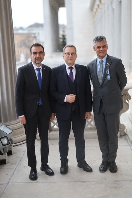 Treffen der Fraktionschefs Mitte Dezember 2025 in Wien: Klaus Holetschek (CSU, im Bild links) und Harald Stauder (SVP, im Bild rechts) mit August W�ginger (�VP).